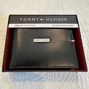 NWT Tommy Hilfiger Mens Wallet - Black Leather RFID